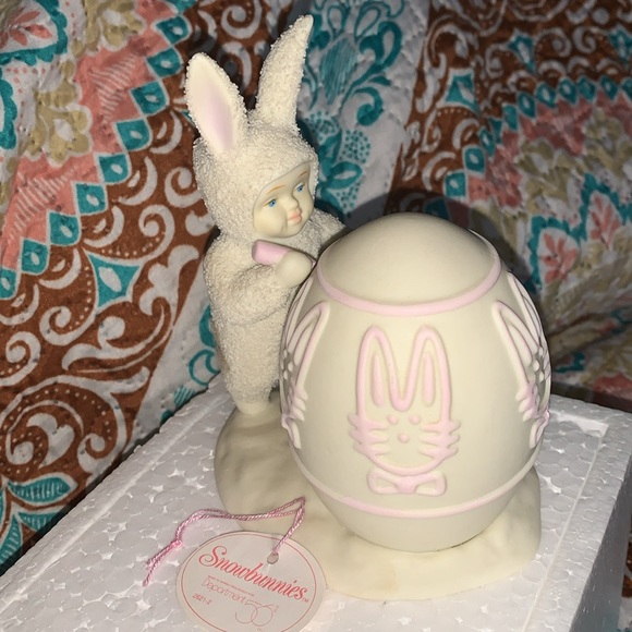 Snowbabies SPRINGTIME STORIES OF THE SNOWBUNNIES “I’LL COLOR THE EASTER EGG” - Picture 1 of 7